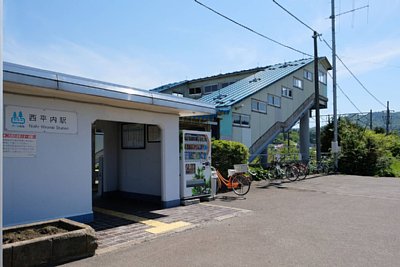 待合室と跨線橋