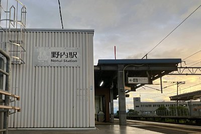 待合室とホーム