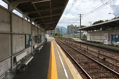 �z�[���̍������r���ŕς���Ă���