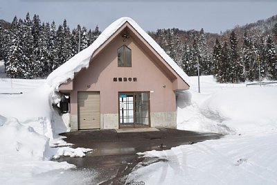 雪の越後田中駅