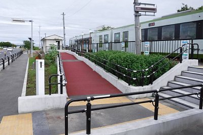 ホームへの通路がバリアフリー化