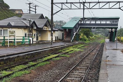 跨線橋とホーム