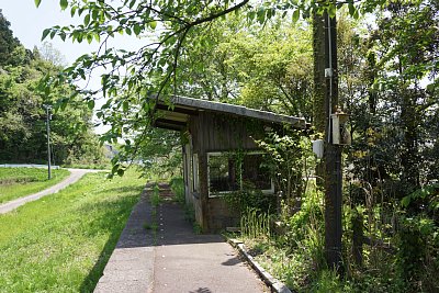 中居駅待合所