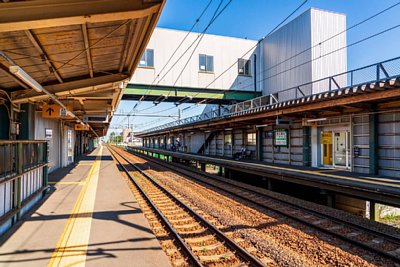 相対式ホームと跨線橋