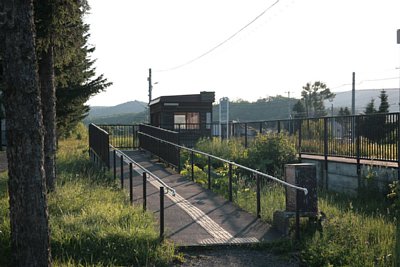 ホームへの通路