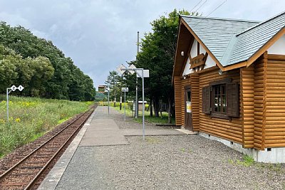 単式ホームと駅舎