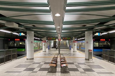 島式地下ホーム