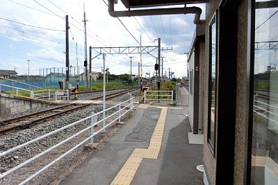 島式ホームに構内踏切