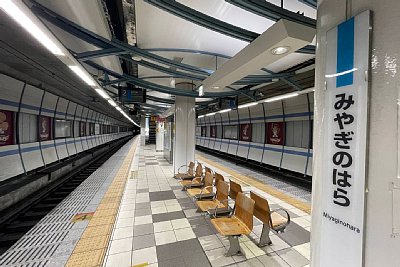 島式地下ホーム