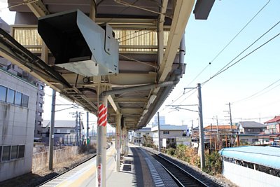 相対式ホームがカーブしている