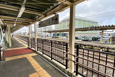 ホームは結構長い