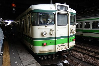 普通列車が停車しています