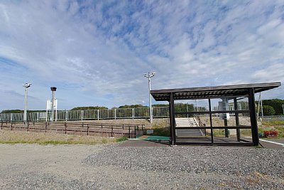 待合所とホームへの通路