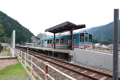 ホームとハイモ330-701形気動車