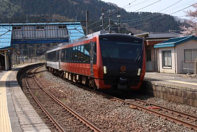 快速「海里」HB-E300系気動車